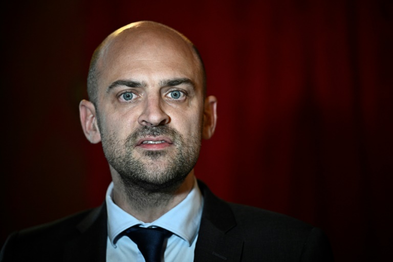 YahooNews's tweet card. France's foreign minister urged Israel on Tuesday to allow international journalists into the besieged Palestinian territory of Gaza to "bear witness" to the situation after 21 months of war.EU...