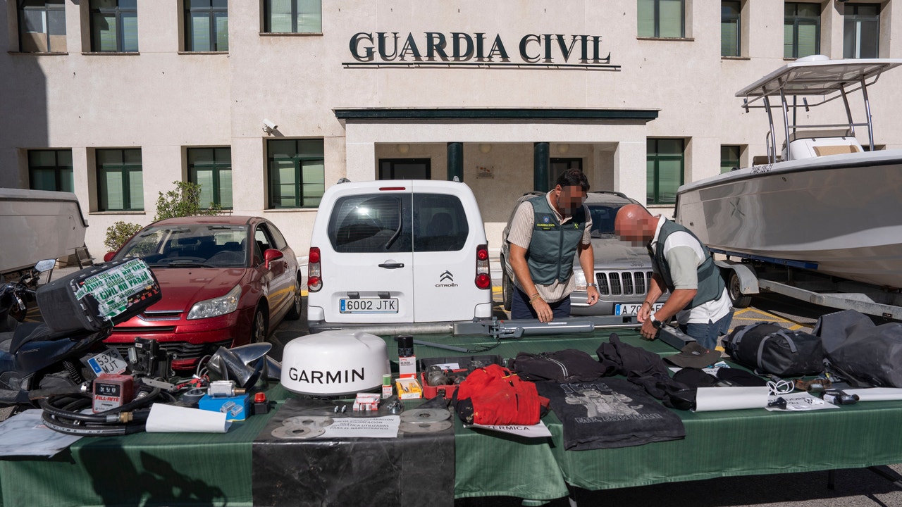 larazon_es's tweet card. El Gobierno saca pecho de su plan de seguridad mientras se suceden los tiroteos en Málaga y los clanes de la coca se asientan en el Guadalquivir