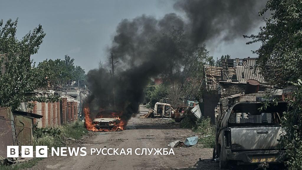 bbcrussian's tweet card. Украинские военные ведут бои с российскими ДРГ на юго-западной окраине Покровска. Как объяснили Би-би-си источники в ВСУ, фактически фронт настолько близко подошел к городу, что в него могут проник...