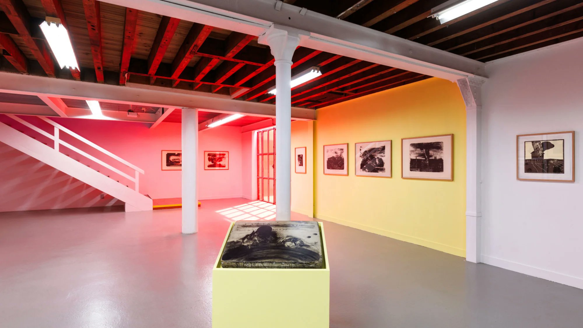 Critikat's tweet card. C’est sur les murs blancs de la petite galerie Duchamp d’Yvetot, en Normandie, que sont agencées une cinquantaine de lithographies et de gravures sur bois