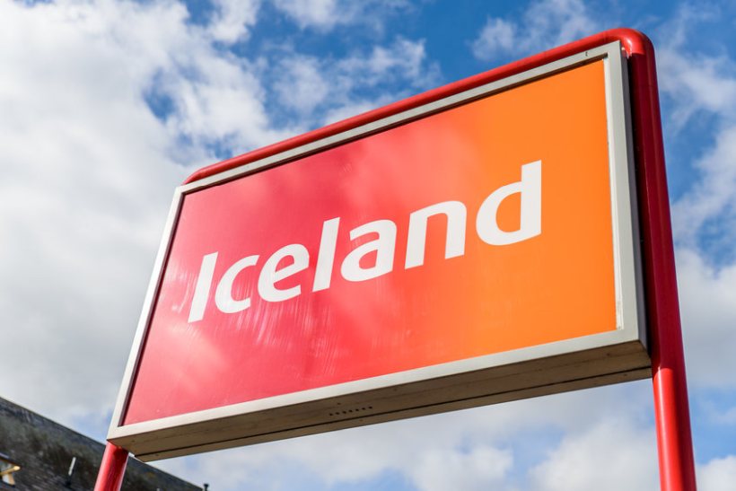 FarmingUK's tweet card. Retailer Iceland has U-turned on its broken promise and pledged to go cage-free by 2027 following pressure from animal welfare campaigners.