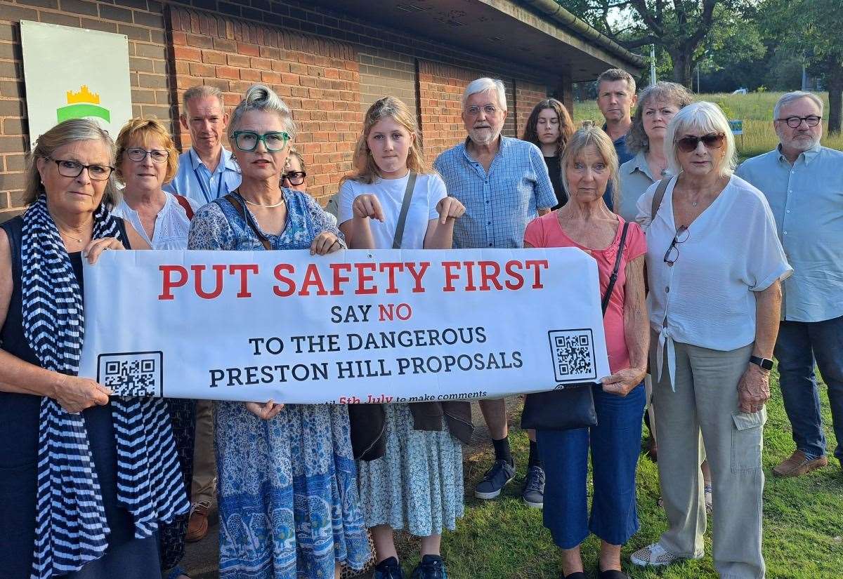 Kent_Online's tweet card. Protesters shouted “shame on you” as councillors approved plans for 17 homes on the edge of a village at the third time of asking.