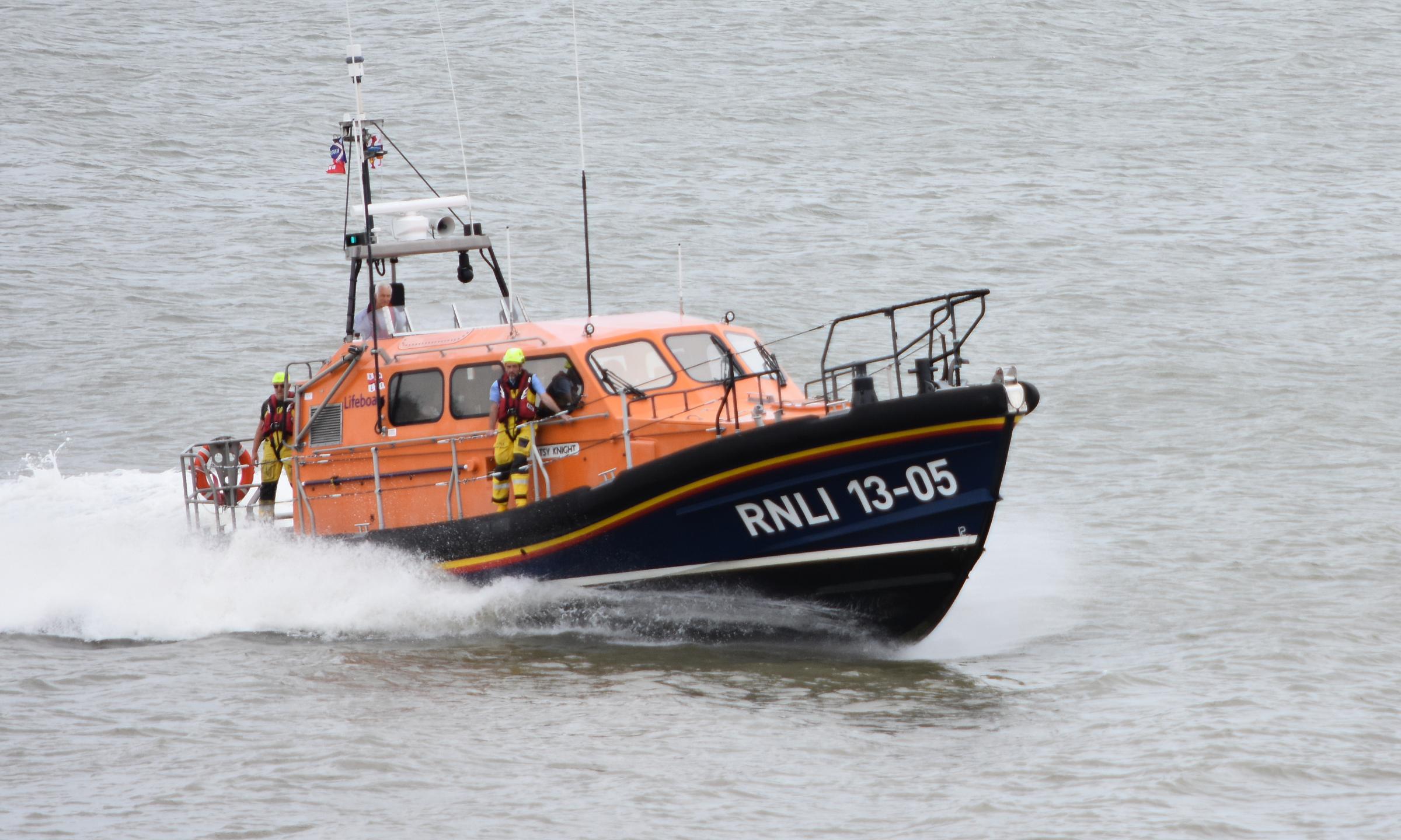 EADT24's tweet card. A woman drifting towards groynes had to be rescued by a lifeboat crew after getting into difficulties at sea.