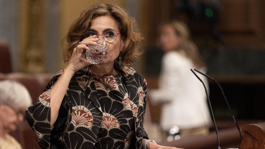 informacion_es's tweet card. El Gobierno salva su decreto ley sobre los fondos autonómicos gracias a los votos del PP mientras Compromís divide su voto