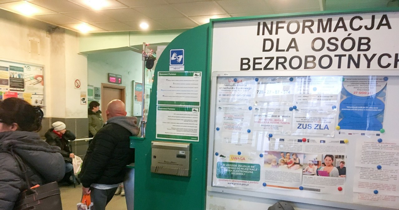 BiznesINTERIAPL's tweet card. Stopa bezrobocia rejestrowanego w Polsce w czerwcu wyniosła 5,2 proc. - podał Główny Urząd Statystyczny. To odczyt wyższy od wcześniejszego wstępnego szacunku Ministerstwa Rodziny, Pracy i Polityki...