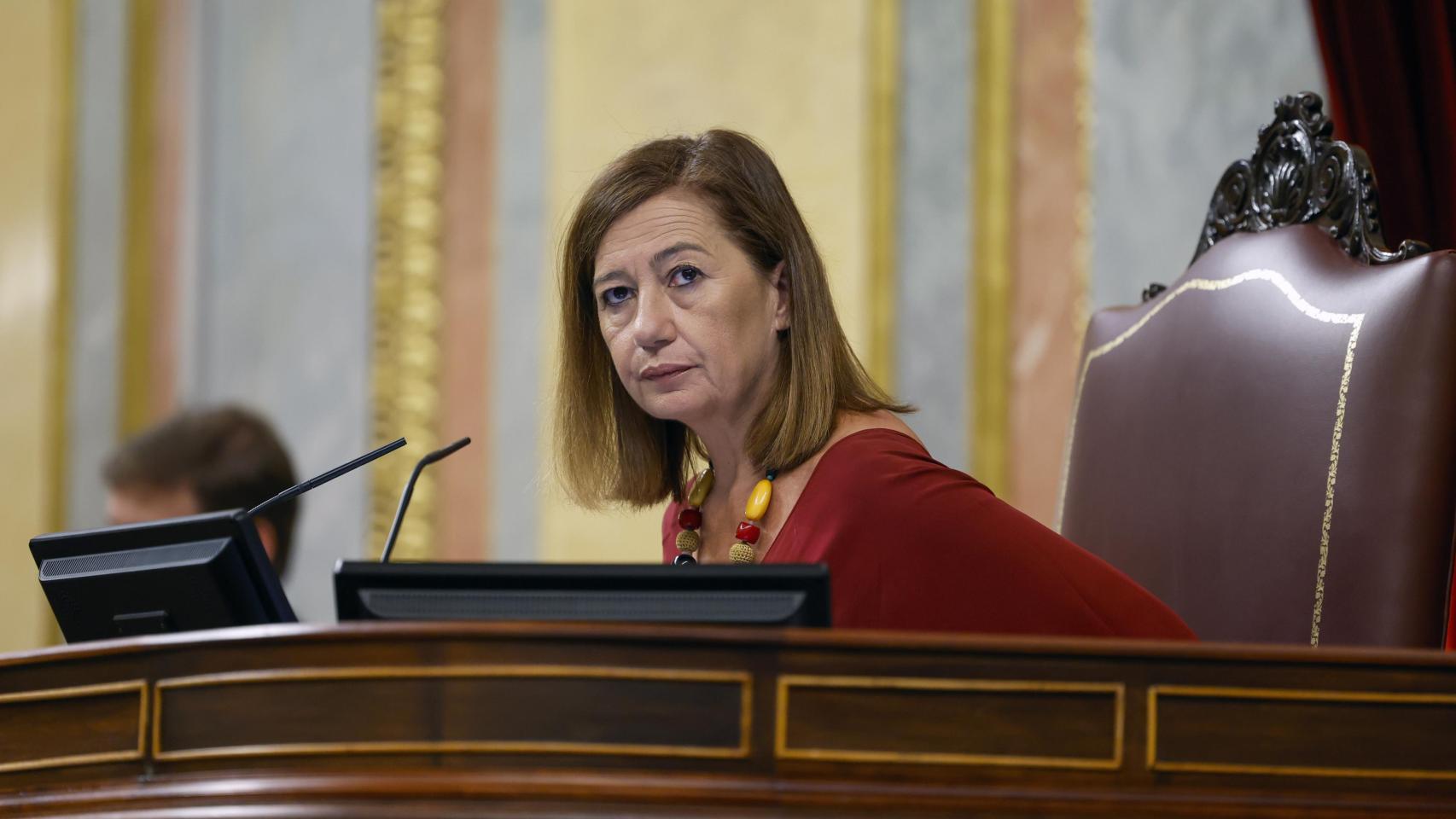 elespanolcom's tweet card. La mayoría de investidura saca adelante la reforma del Reglamento del Congreso a pesar del voto en contra de PP, Vox y UPN. Más información: El PSOE y sus socios tumban el intento de PP y Vox de...