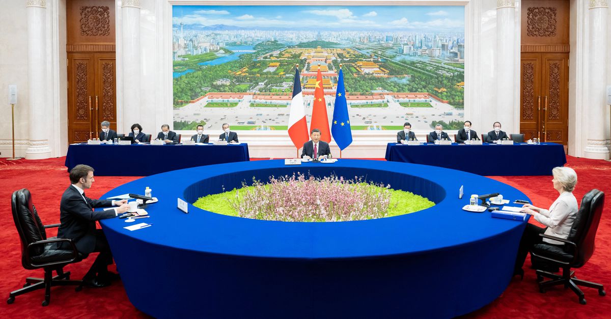 Blogaap's tweet card. EU-China-top: De China-EU-top deze donderdag laat zien hoe moeizaam de verhouding tussen beide partijen is. „De relatie tussen China en Europa is fragieler geworden, nu ze onder zoveel druk van...