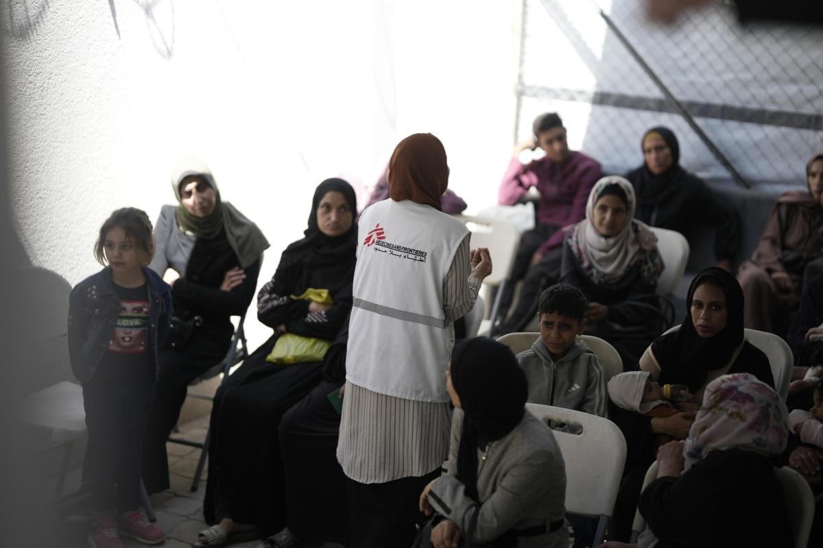 MSF_france's tweet card. Deux mois après le début des activités de la Fondation humanitaire de Gaza (GHF), un organisme contrôlé par le gouvernement israélien, *110* organisations tirent à nouveau la sonnette d'alarme et...