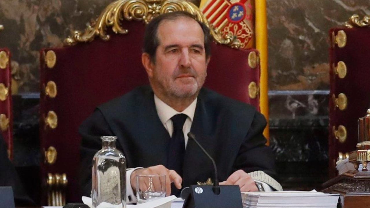 larazon_es's tweet card. La retirada de las candidaturas de Ana Ferrer y Pilar Teso, las preferidas por el sector progresista, ha allanado las designaciones  