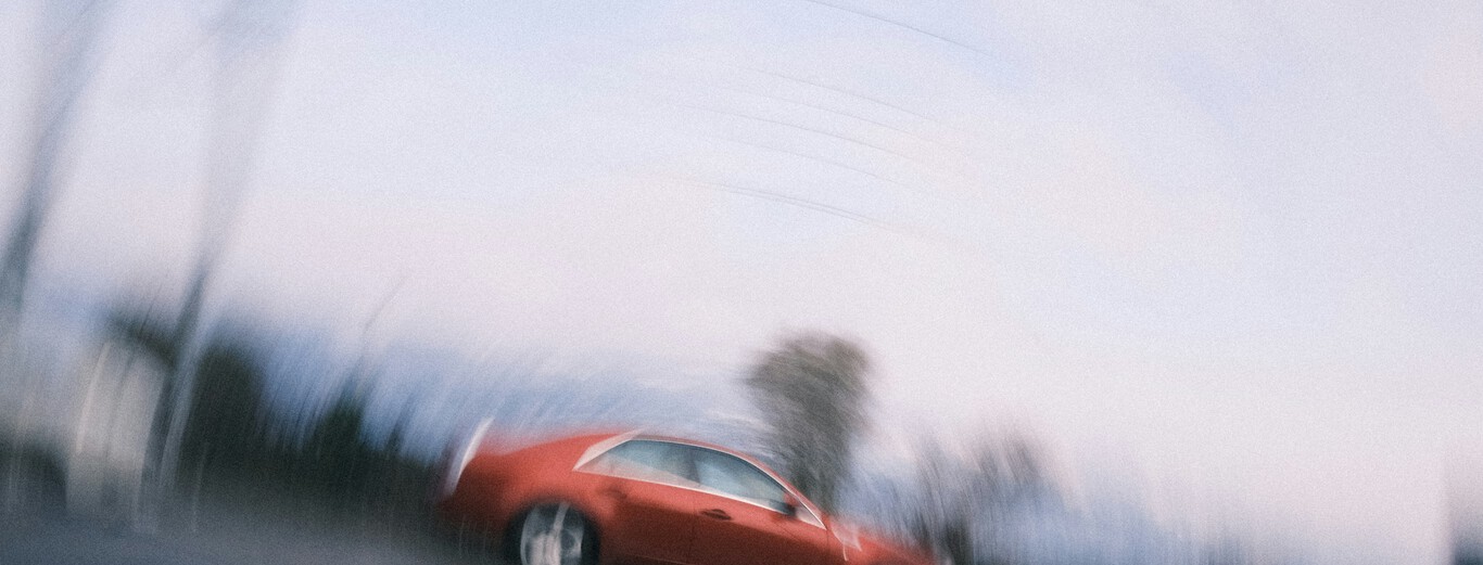 sonnumeros's tweet card. Si te has subido a un coche eléctrico y has sentido que te mareabas, no te preocupes, que ni es raro, ni te pasa nada malo: según varios estudios recientes,...