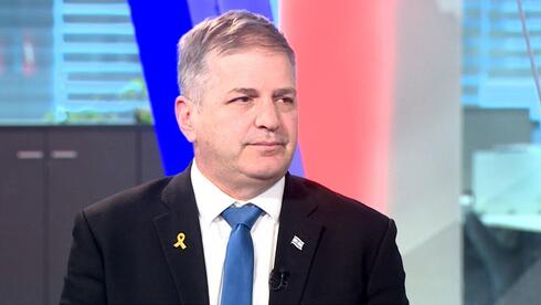 ynetnews's tweet card. Yoav Kisch's decision to allow Jews living abroad to receive the Israel Prize has sparked criticism from former officials and academics, who argue the move undermines the award's civic value and...