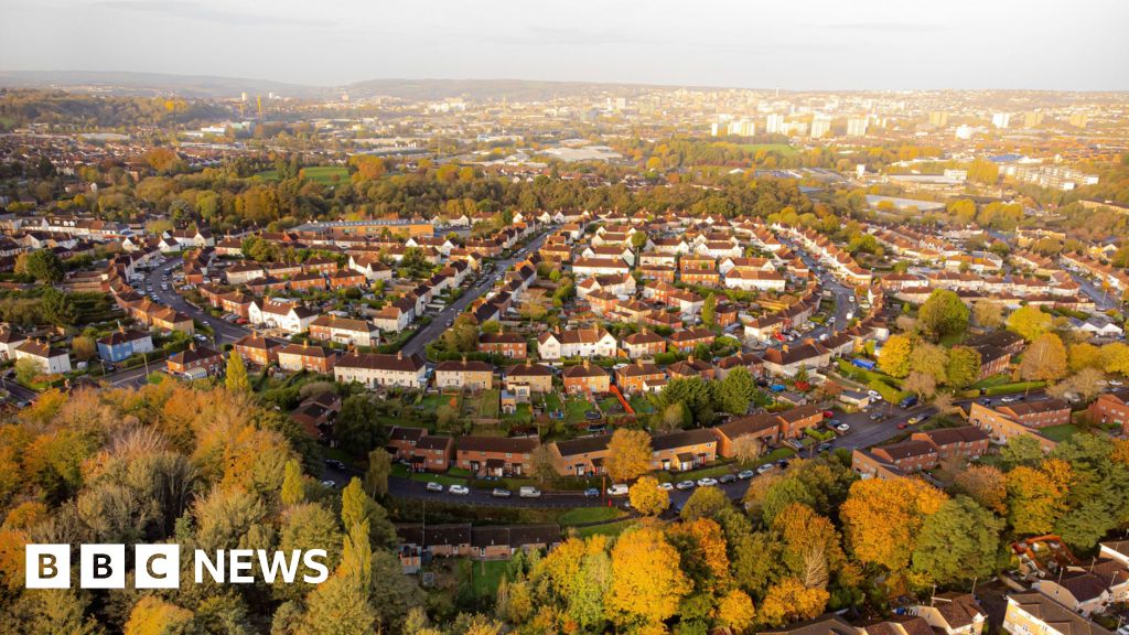 BBCWiltshire's tweet card. A look at what stories are trending across the West of England.