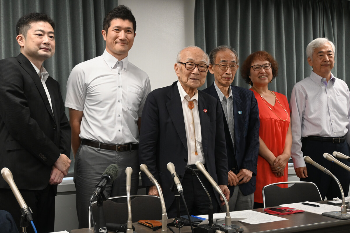 AntiatomOrg's tweet card. 　核兵器廃絶に取り組む3団体が23日、東京都内で記者会見し、被爆80年を前に「全国で被爆の実相を広げる行動を」と訴える共同アピールを公表した。 　原水爆禁止日本協議会（原水協）と原水爆禁止日本国民