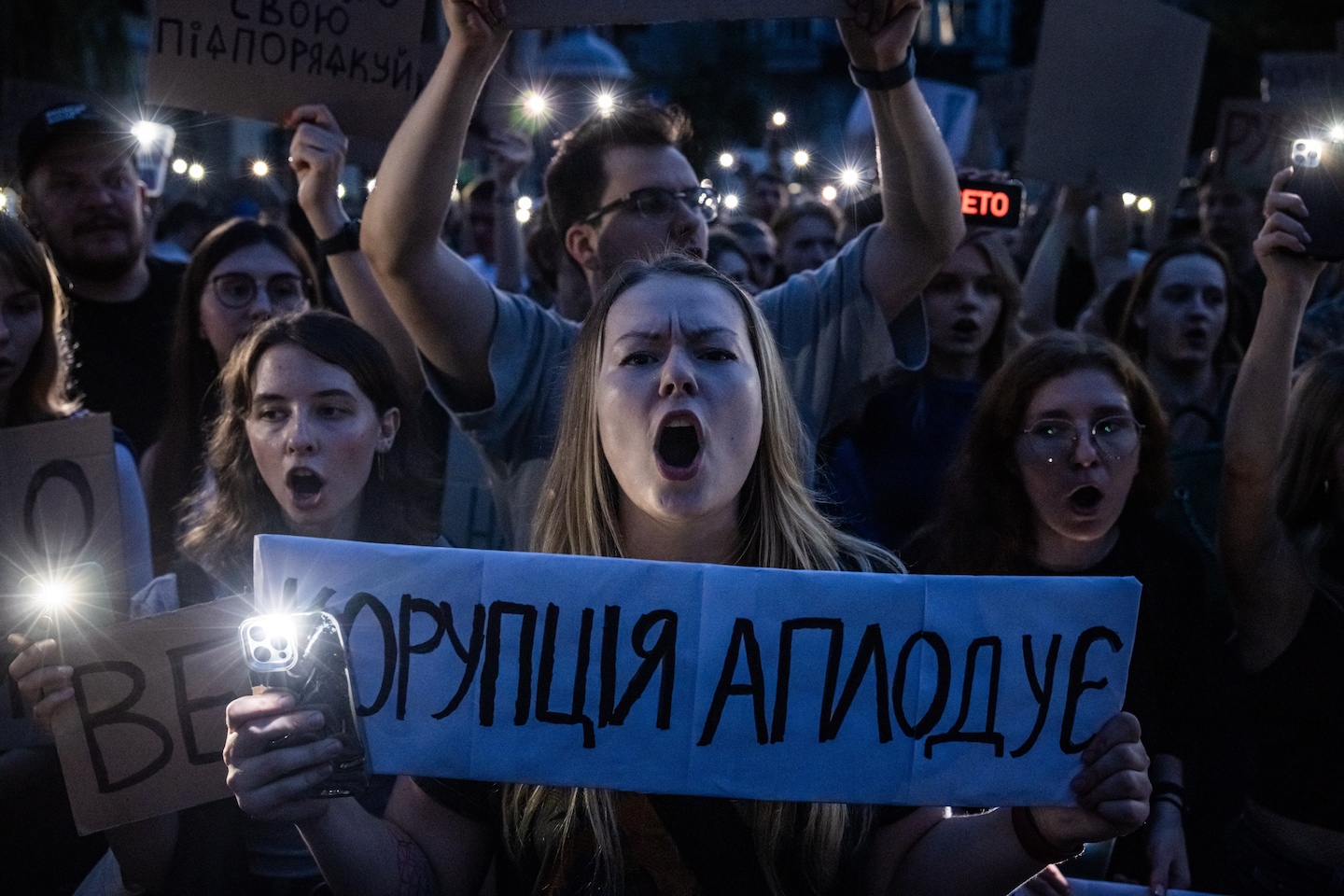 davidalexander5's tweet card. Fighting corruption has been a central issue for Ukrainians since the pro-Western protests a decade ago and new curbs on the watchdog agencies have alarmed many.
