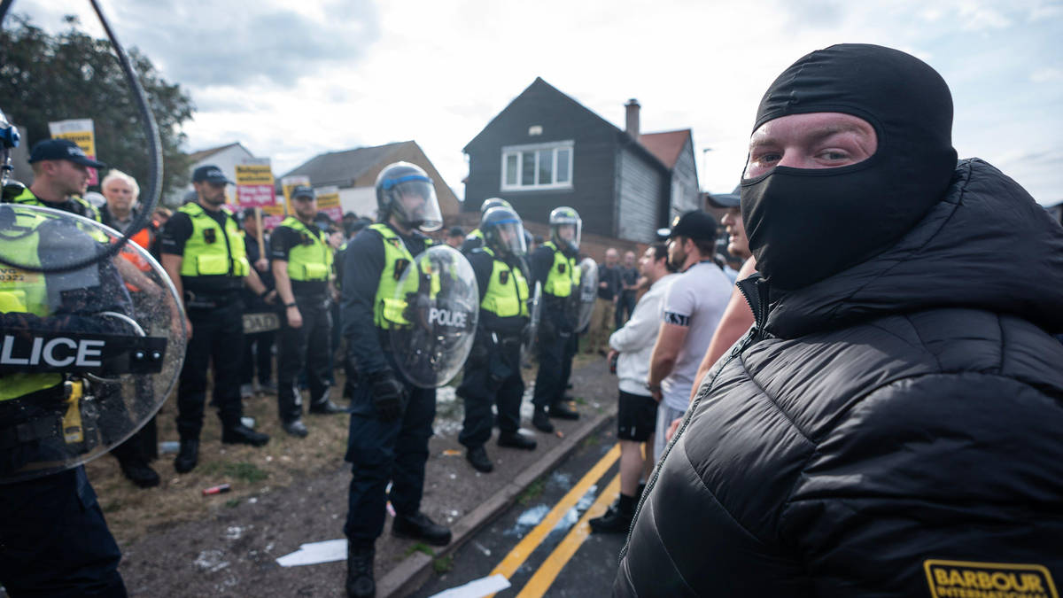 lotuseatersnews's tweet card. Essex Police "have questions to answer" after pro-migrant protesters were guided to the Epping hotel at the centre of violence, the migration minister has said.