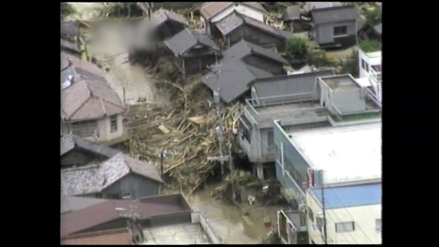 nhk_archives's tweet card. ７月20日から21日にかけて、低気圧が日本海を進んで梅雨前線の活動が活発となり、23日にかけて本州の日本海側を中心に大雨となった。特に島根県西部の浜田では、１時