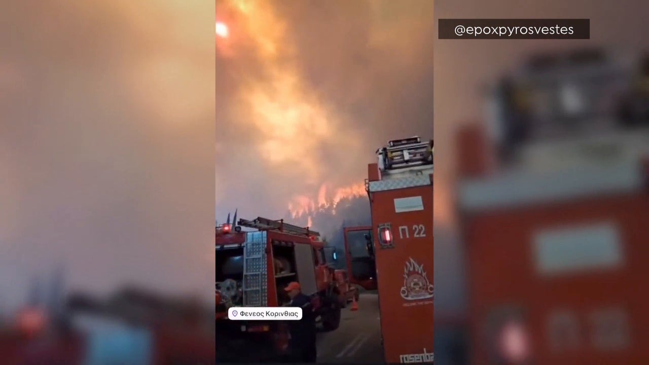antena3int's tweet card. Mucha preocupación en Grecia por el incendio originado este martes en Corinto, que ha obligado a evacuar cuatro pueblos. Los bomberos siguen luchando contra las llamas, pero el fuerte viento está...