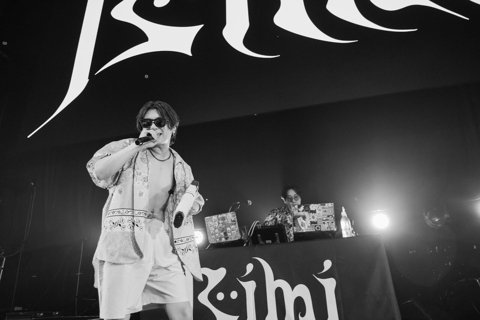 strm_media's tweet card. 7月6日にツアーファイナルを迎えた「Bimi Release Party Tour 2025 -Ｒ-」の興奮冷めやらぬ中、わずか1週間後に新作ライブを開催したBimi。毎回サブテーマに沿ってコンセプチ