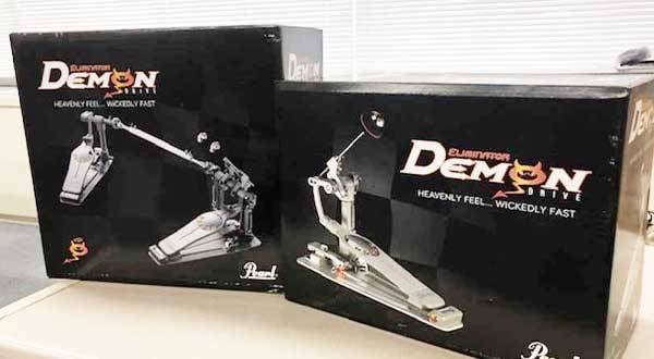 soundhouse_drum's tweet card. ドラマーがまず最初に買う機材とは何でしょうか。私はキックペダルもその最初の機材としてチョイスされやすいものの一つだと思います。今回はそんなキックペダルから、ドラムブランドの定番中の定番と言っても過言ではないPEARLのDEMONシリーズを紹