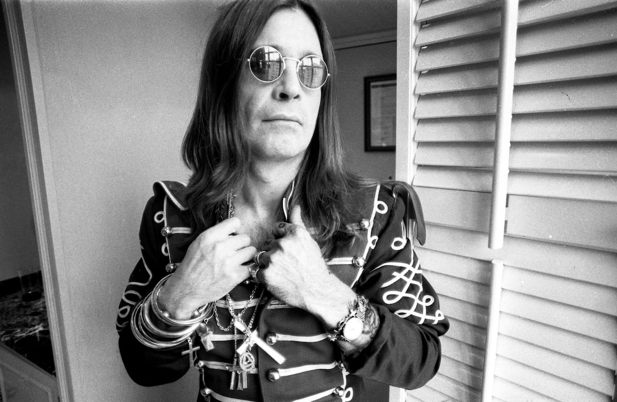 el_pais's tweet card. El cantante de ‘heavy metal’ tenía párkinson y su salud se había deteriorado en los últimos años. Hace días, pudo despedirse del público sobre un escenario