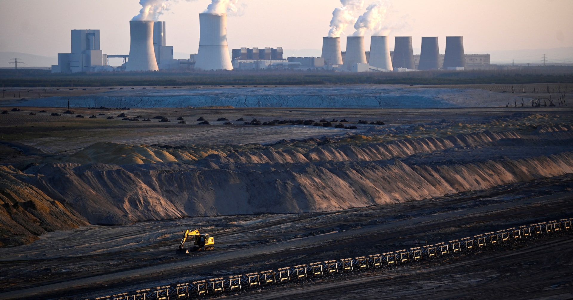 ReutersCommods's tweet card. Developers of green hydrogen have scaled back investments and scrapped projects globally as elevated production costs and weak demand for the low-carbon fuel have made many ventures unviable.