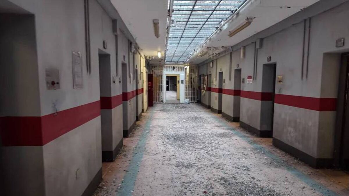 TCDPsychiatry's tweet card. Suicide in prisons is difficult to predict. But there are measures that can be taken