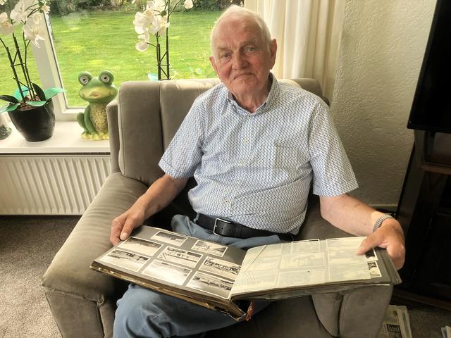 RoyGrinwis's tweet card. Veteraan Klaas Wierema (84) uit Langedijke krijgt herinneringsmedaille uitgereikt voor dienst in...