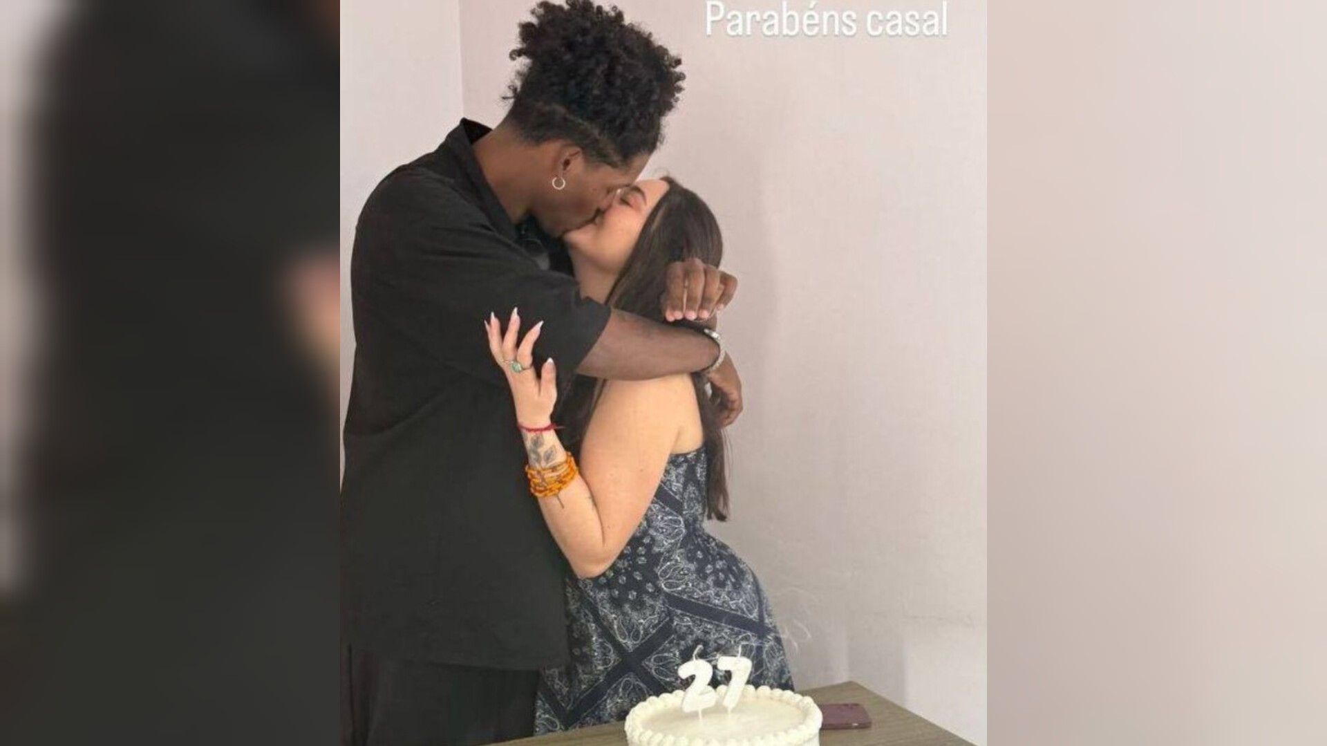 g1's tweet card. Moto em que casal estava tombou na BR-101 em São José.