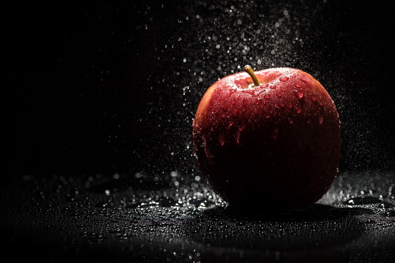QuipEcos_ES's tweet card. Tom Brown, a 79-year-old retired chemical engineer began his quest to find and preserve lost apple varieties around more than 20 years ago.