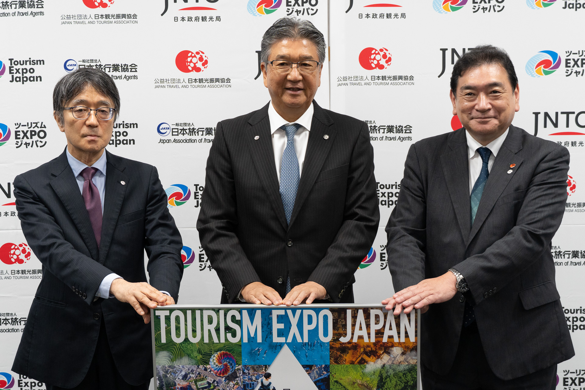 Syundow's tweet card. 　日観振、JATA（日本旅行業協会）、JNTO（日本政府観光局）は7月16日、世界最大級の旅の祭典「ツーリズムEXPOジャパン2025 愛知・中部北陸」の開催概要について説明した。会期は9月25日～28日（前半2日は業界日、後半2日が一般日）で、会場はAichi Sky Expo（愛知県国際展示場）のB～Fホール（約5万m2）。
