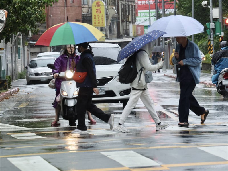 Focus_Taiwan's tweet card. The Central Election Commission (CEC) announced Wednesday that recall votes will be suspended in areas where local governments declare school and office closures due to an approaching typhoon.
