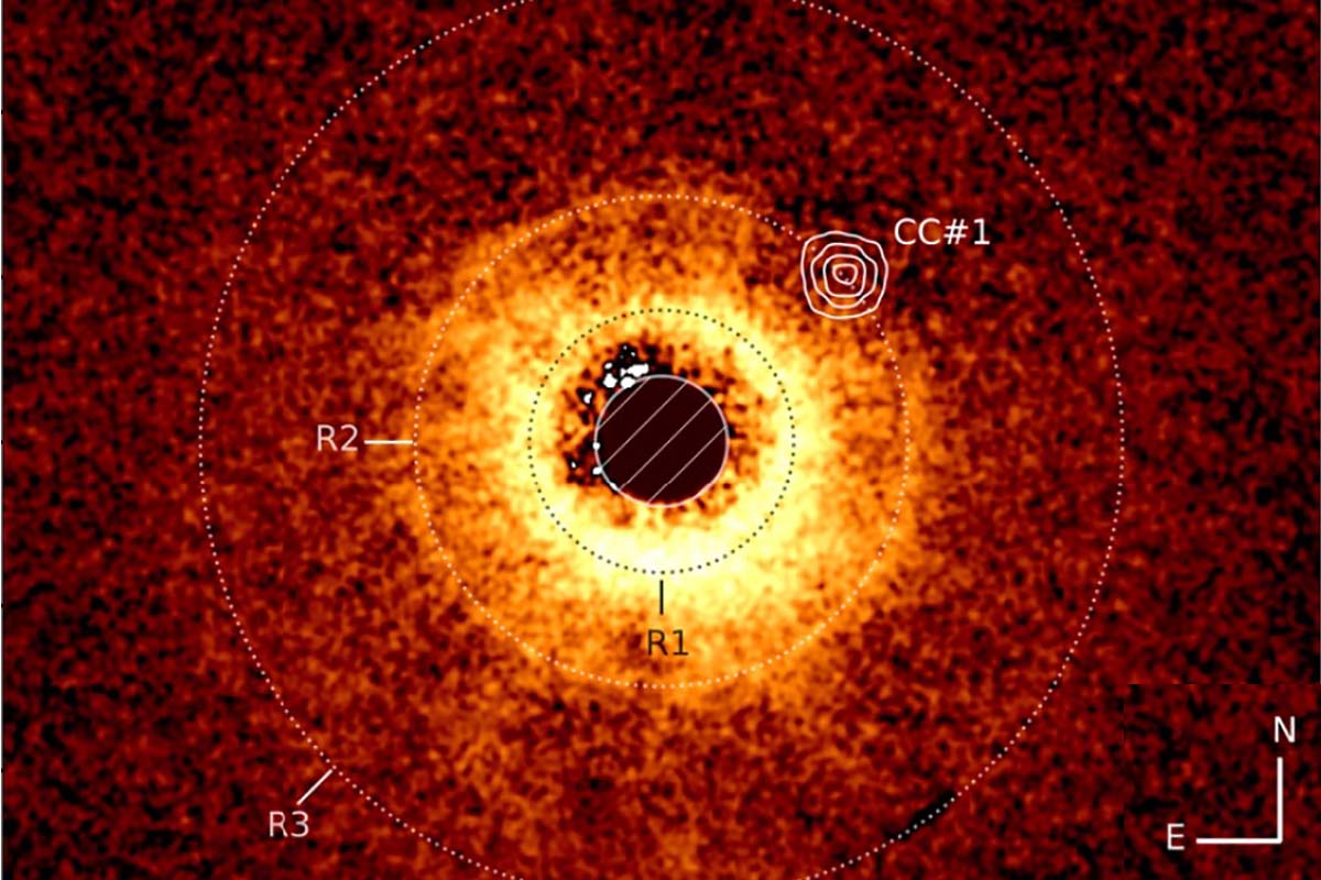 BiotechMN's tweet card. Cuatro años ha invertido el telescopio espacial James Webb en localizar su primer exoplaneta, con una masa similar a Saturno.