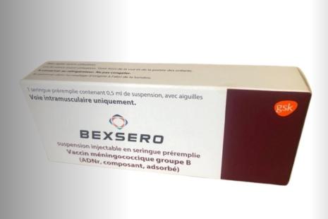 leQPH_fr's tweet card. Le prix de vente du vaccin méningococcique du groupe B Bexsero sera revu à la baisse (-4 euros) à la rentrée. À compter du 2 septembre, le prix de vente du vaccin contre le méningocoque B Bexsero...