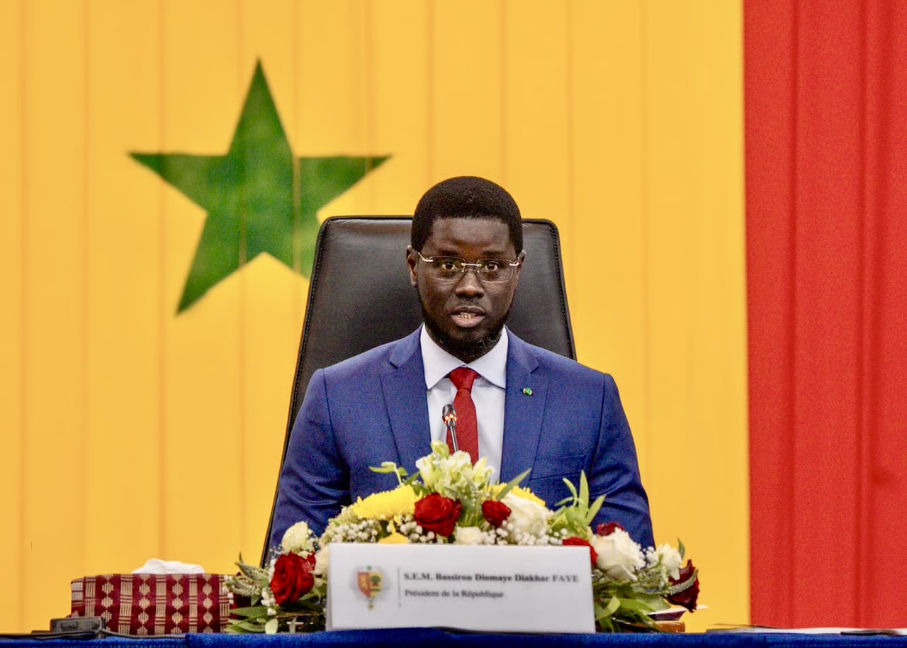 lsiafrica's tweet card. Portées par les secteurs pétrolier, aurifère et halieutique, les exportations du Sénégal ont franchi un cap historique en 2024, atteignant près de 3.910 milliards de FCFA. 