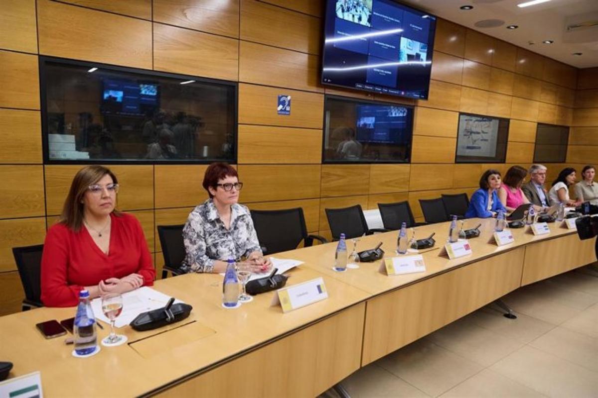 CCOOCyL's tweet card. CCOO denuncia la irresponsabilidad del Presidente de la Junta de CyL, Alfonso Fernández Mañueco por no acudir, como el resto de presidentes de comunidades gobernadas por el PP, a la Conferencia...