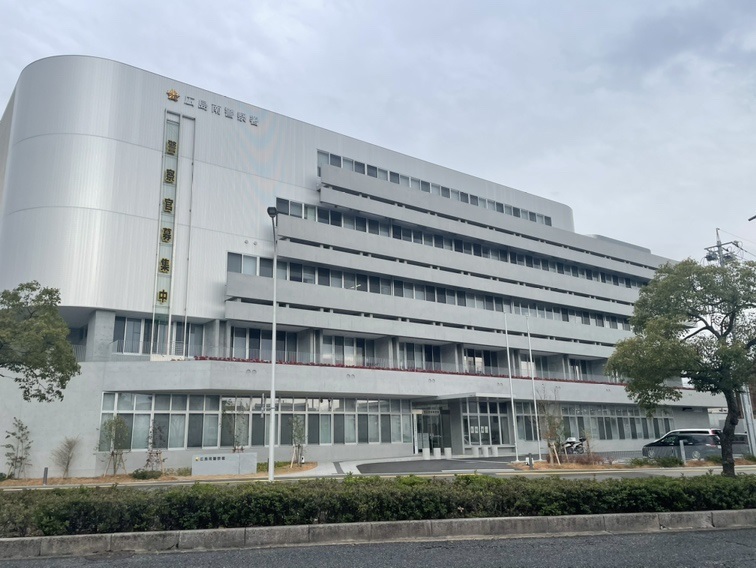 empuku_tenso's tweet card. 広島市南区の商業施設で店舗のキャッシュレス決済端末に「９９９９万９９９９円」などと打ち込み、利用額に応じたポイントを不正に得た疑いで、１９歳の男が逮捕されました。