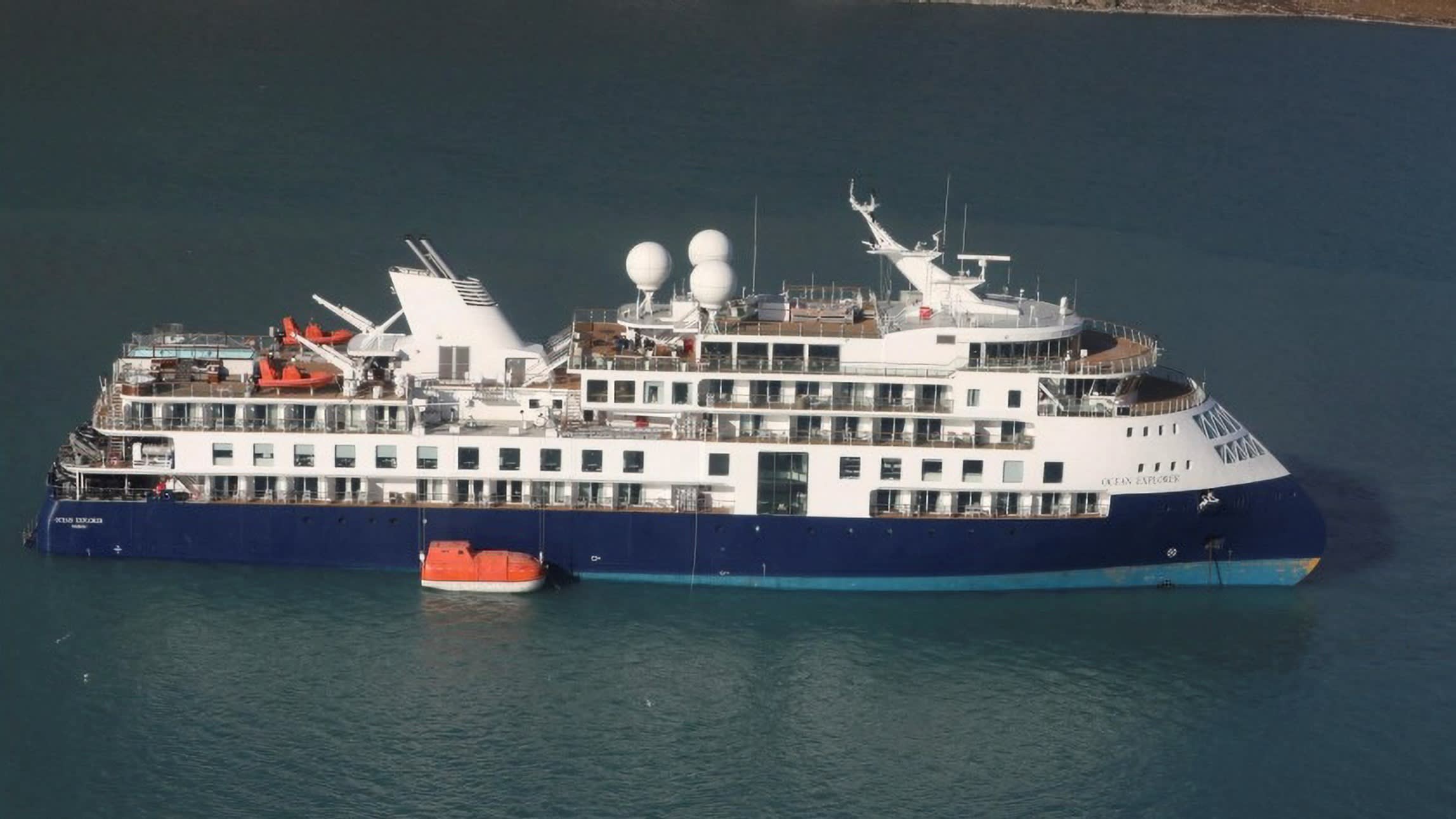 FinancialTimes's tweet card. Vessel stuck off remote area of Greenland with more than 200 people on board