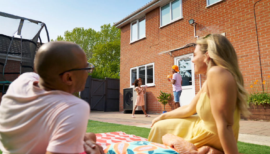 EnergyLiveNews's tweet card. EDF offers £500 off heat pump installations plus £351 in energy savings with zero standing charge for a year