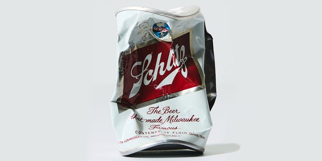 esquire's tweet card. Schlitz was a billion-dollar empire battling Budweiser to be No. 1. Then a bribery scandal—and a lot of foul, sludgy lager—took the company down.