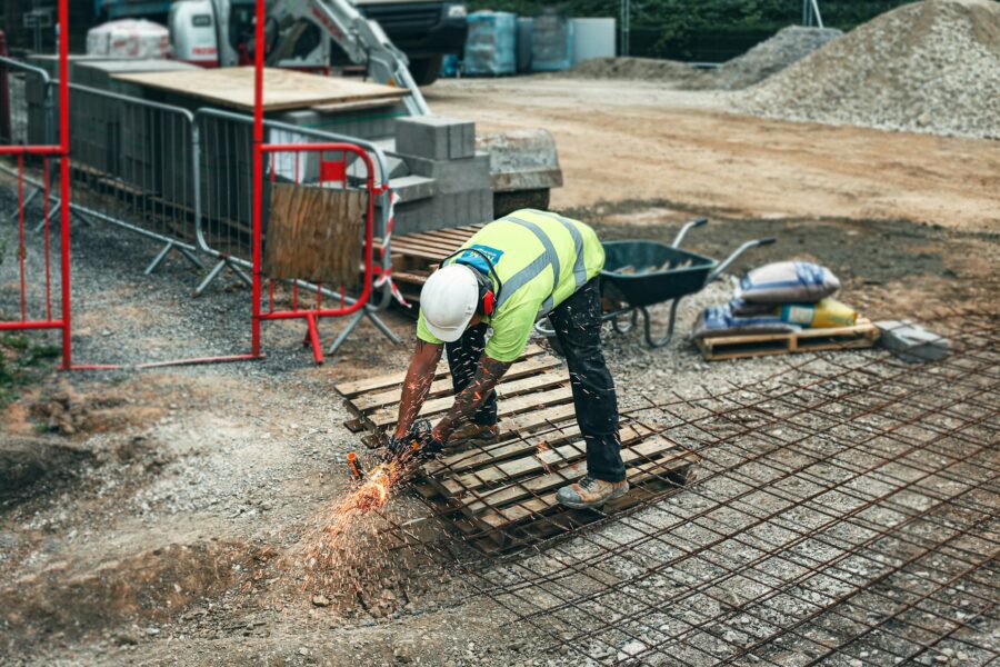 WorkWellPro's tweet card. Construction site had "ongoing issues" and company failed to adhere to basic safety guidelines, an HSE investigation found.