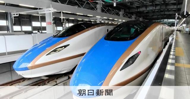 asahi's tweet card. 　北陸新幹線の敦賀（福井県）―新大阪のルート問題は、参院選の結果を受けてますます混迷を深めそうだ。整備新幹線のルートは、自民、公明の与党の沿線選出議員を中心に政治の場で決めてきた。だが、与党が衆院に続…