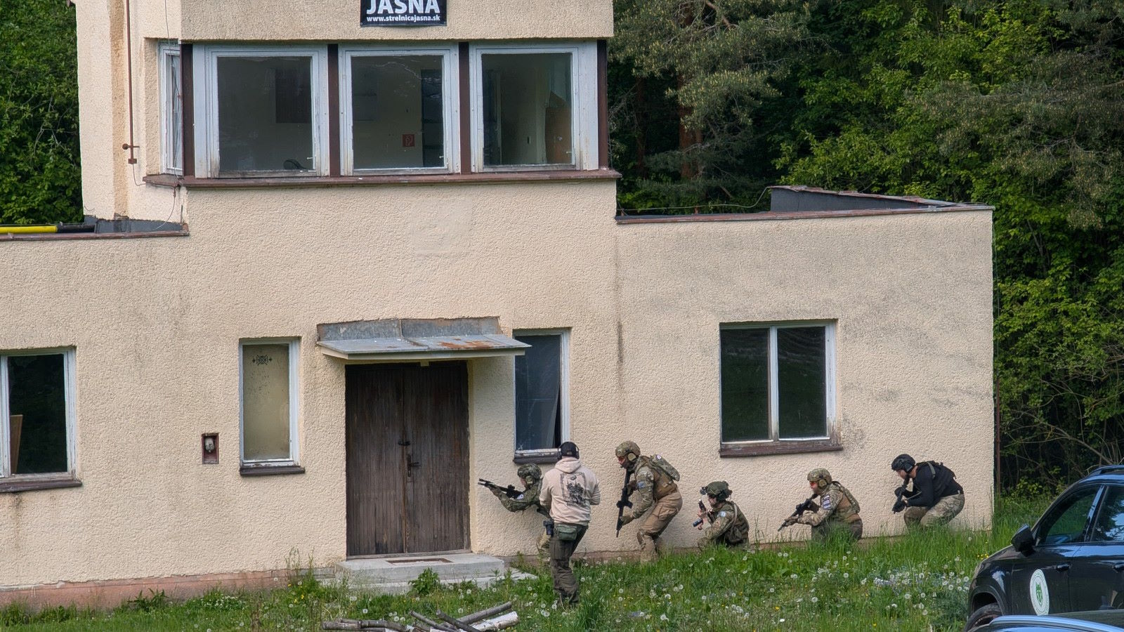 spartan_at's tweet card. Der zweite Tag des SOF Workshops: Operation Nifty Package 2.0 begann mit Sonnenstrahlen. Die Teilnehmer trainierten Drills und führten ein fiktives Szenario durch, bei dem Teams ein "Geisel"-Objekt...