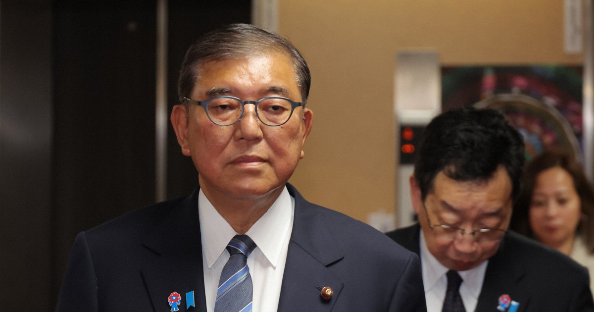 mainichi's tweet card. 　「参院選の総括が出れば、しっかり判断をしなければならない。それをやらないと無責任だからね」 　政権幹部の一人は周辺にこう語る。自民党は8月中に参院選の敗因分析などの総括をまとめる方針で、石破茂首相の退陣がその後になることを示した。