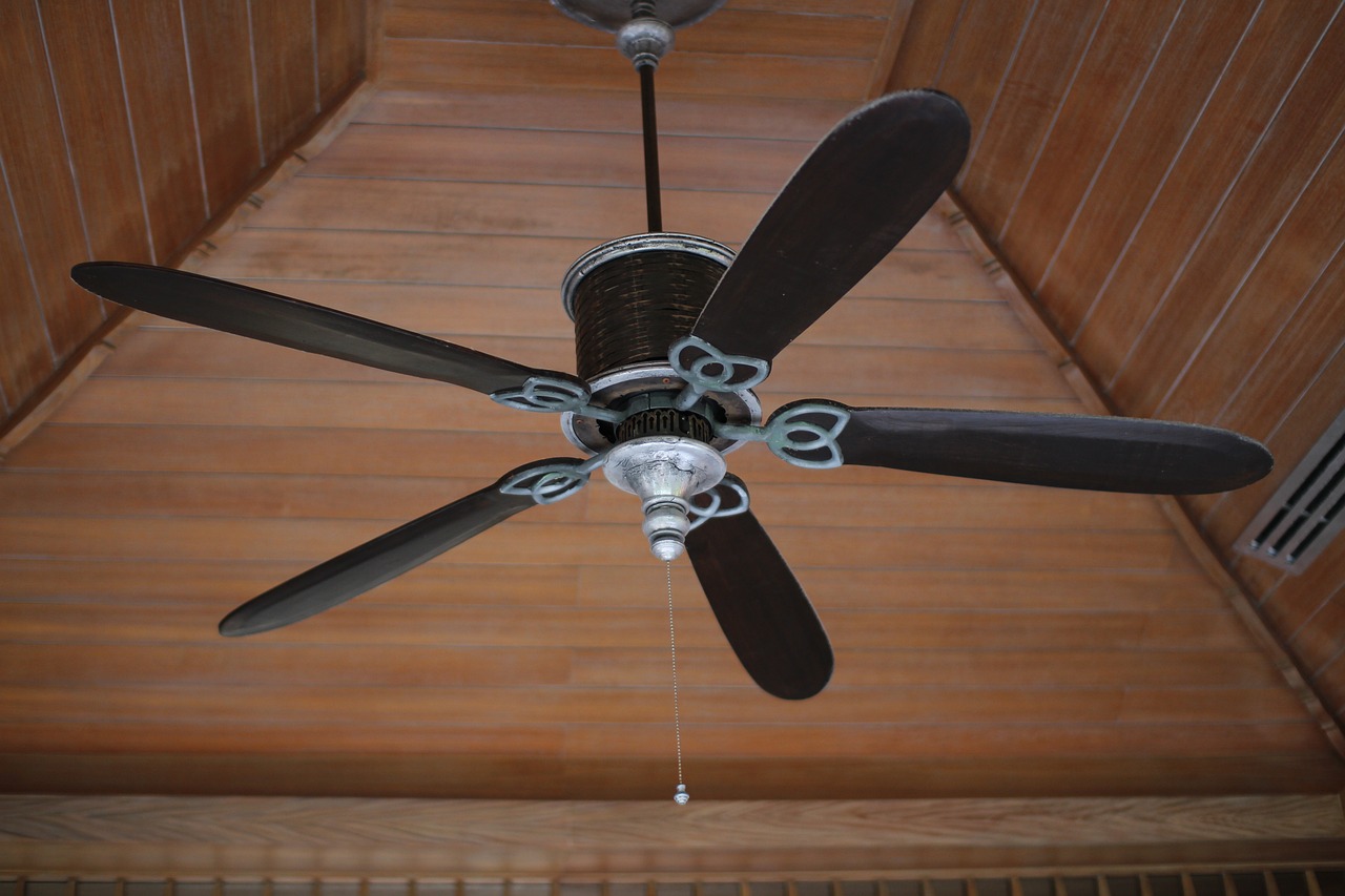 EnvAm's tweet card. Seven tips for staying comfortable and keeping energy bills in check on hot summer days