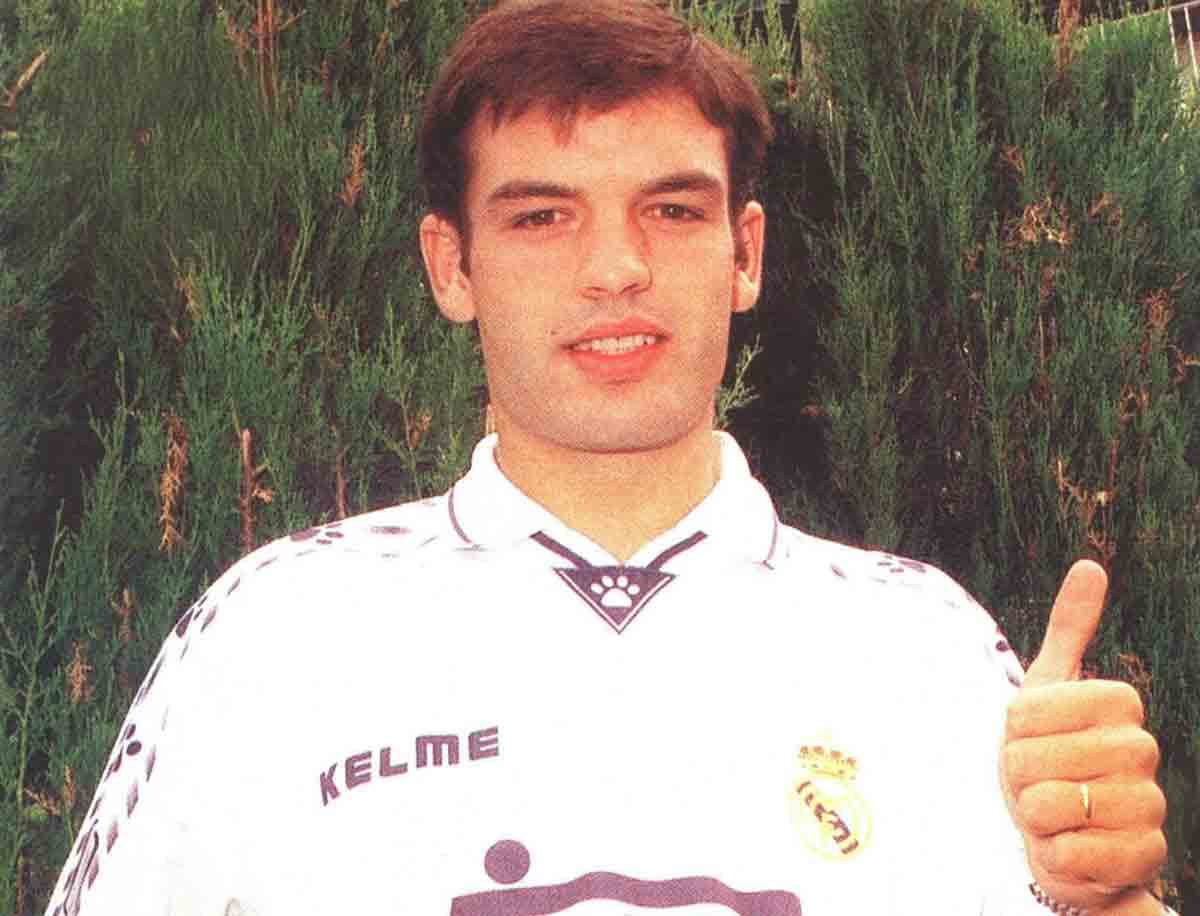 lagalerna_'s tweet card. El 23 de julio de 1997, el Real Madrid cerró el fichaje de Fernando Morientes depositando el importe total de la cláusula de rescisión en la Liga de