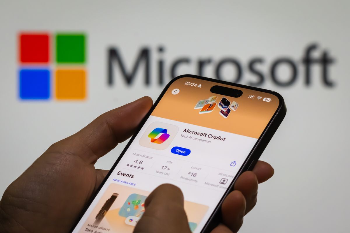 WindowsCentral's tweet card. A new smartphone is giving me the chance to wean myself off Microsoft a little, because I'm tired.