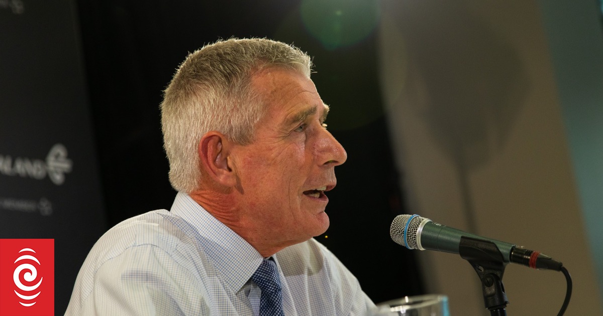CheckpointRNZ's tweet card. Air New Zealand's boss will be personally apologising to delayed passengers after a flight stopped in Brisbane to pick up a stranded trade delegation to Japan.