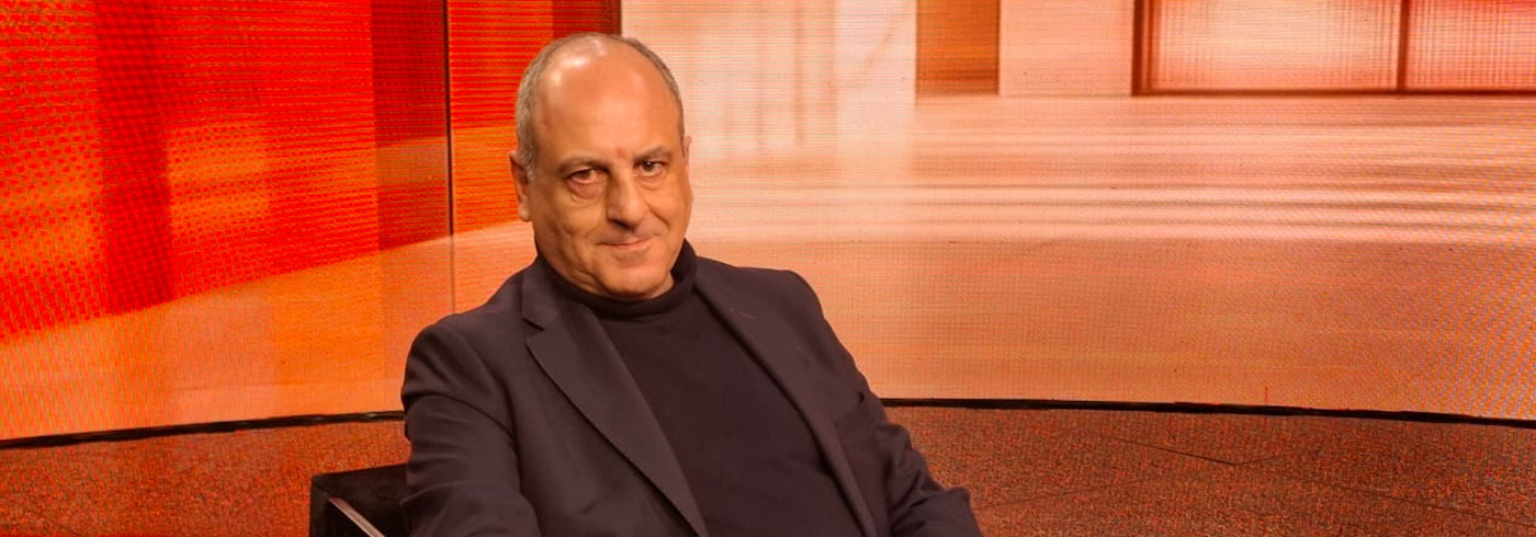 PierreBouAssi's tweet card. أشار عضو تكتل "الجمهورية القوية" النائب بيار بو عاصي الى ان  يجاهر بأنه لن يسلّم سلاحه لأسباب سياسية وأمنية ودينية، متسائلاً: "كيف يتحدث