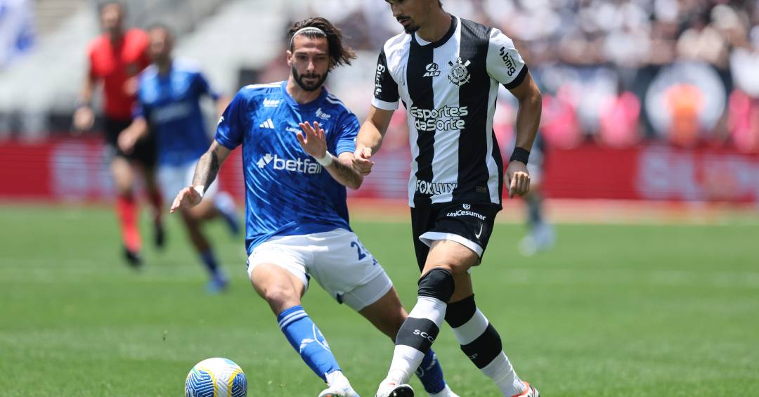 VEJA's tweet card. Jogo decisivo do Grêmio na Copa Sul-Americana e 16ª rodada do Campeonato Brasileiro são os destaques do dia
