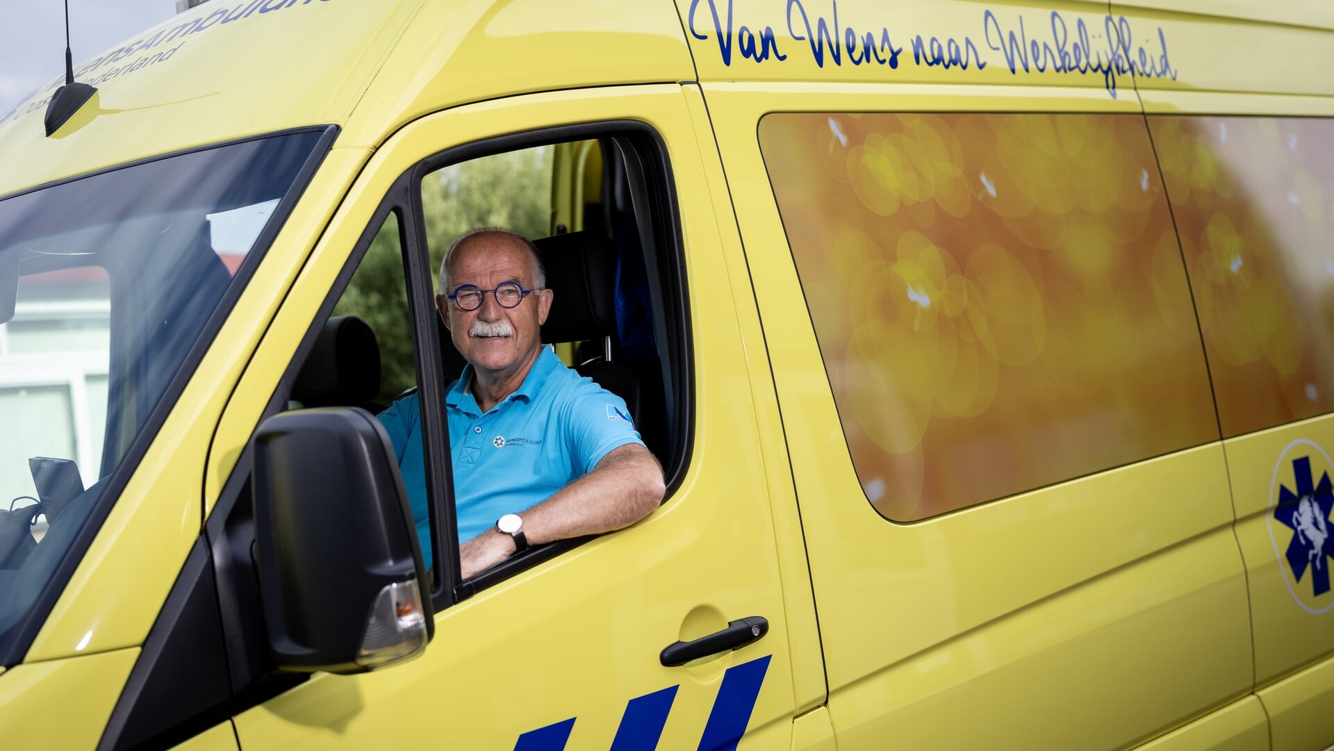 ndnl's tweet card. Als Erik Vuurboom (69) op pad gaat als chauffeur voor WensAmbulance Oost-Nederland, weet zijn vrouw dat ze de aardappels niet om 18.00 uur op tafel hoeft te hebben. Het kan zomaar zijn dat hij naar...